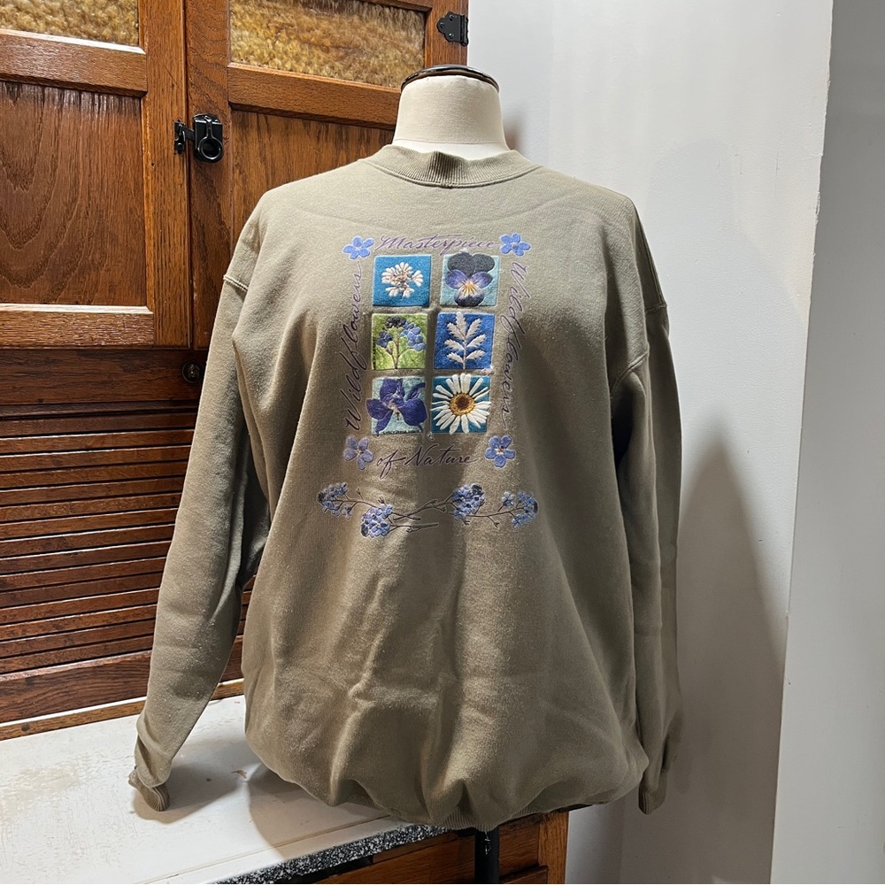 Floral Graphic Sweater - Tan